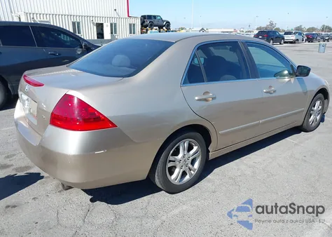 2006 Honda Accord 2.4 Ex z USA, uszkodzony, nr VIN 1HGCM56756A151083
